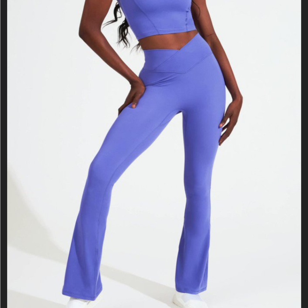 Buffbunny Very Peri Flares NWOT